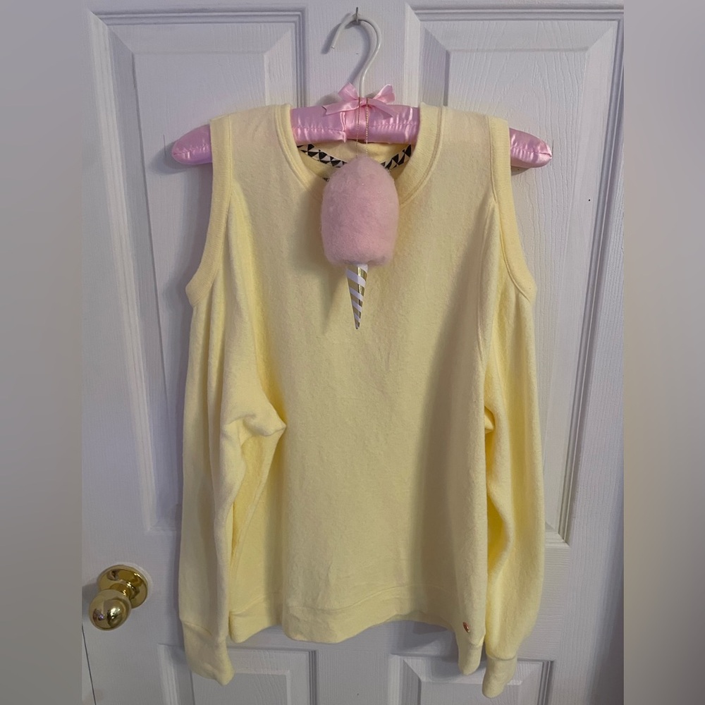 🛹✨VOLCOM Yellow Cold-Shoulder Sweater Size S - Picture 1 of 7